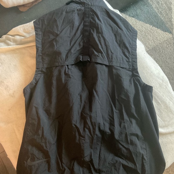 Nike Tech Pack Stowable Hooded Training Vest Black Men's SM brand new $125 - Picture 2 of 2